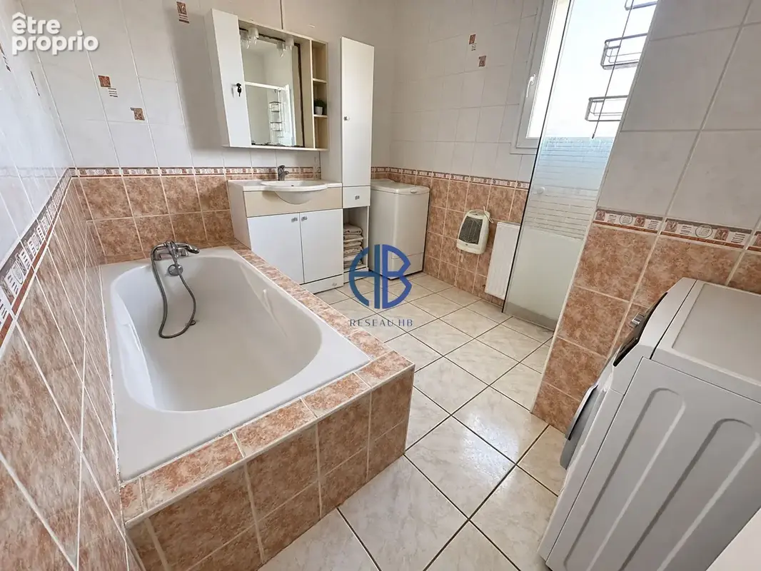 Maison de plain pied 126 m² 4 chambres terrain clos de 1000 m² - photo 10