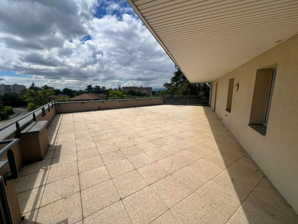 Appartement à RILLIEUX-LA-PAPE
