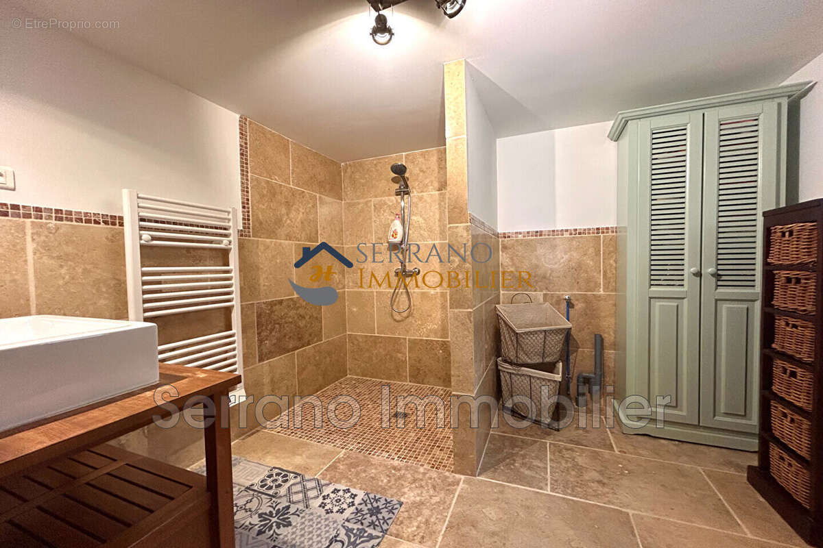 Maison 165 m² à Montfrin  - photo 3
