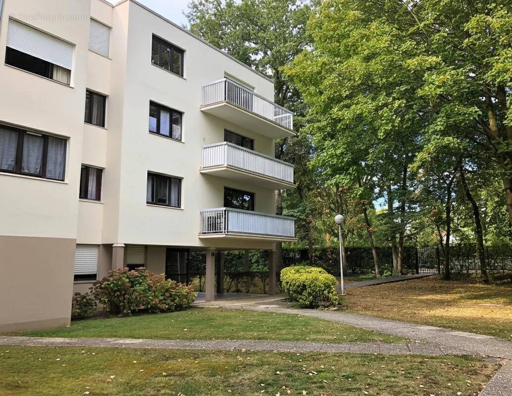 Appartement à LE PLESSIS-TREVISE
