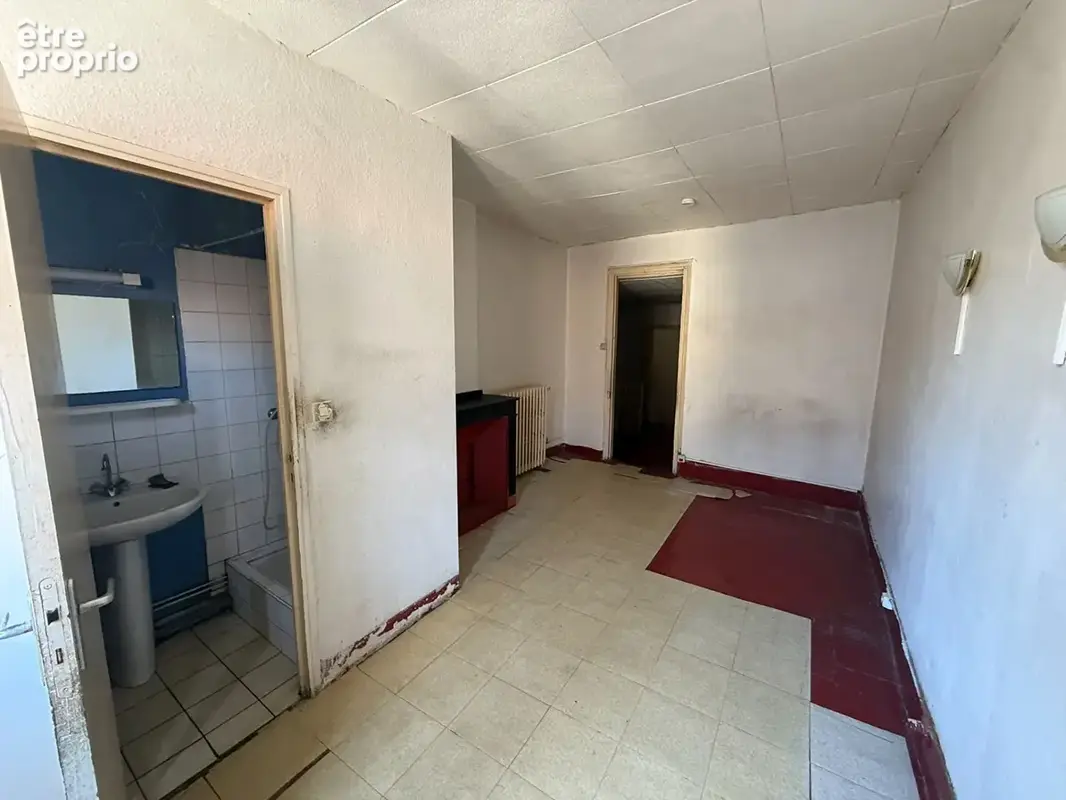 CARCASSONNE CENTRE - Maison de ville 61 m² à rénover, deux chambres proche boulevard Marcou - photo 8
