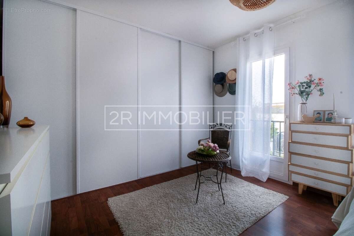 Maison à SAINT-THIBAULT-DES-VIGNES