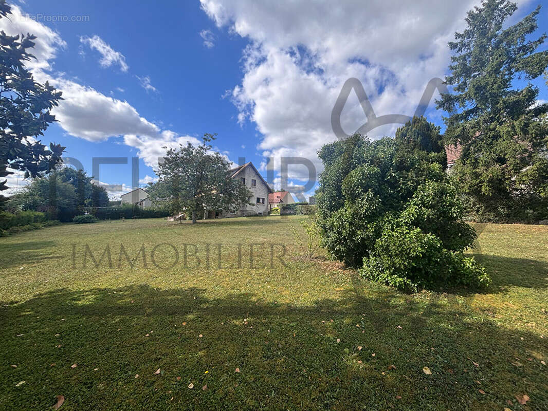 Maison à CRECY-LA-CHAPELLE