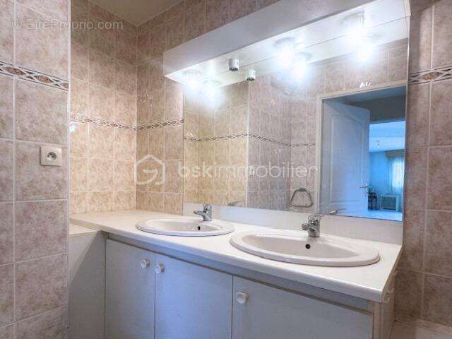 Appartement spacieux de 106 m2 avec vue panoramique sur la ville de Hyères, les collines, et la mer - photo 7