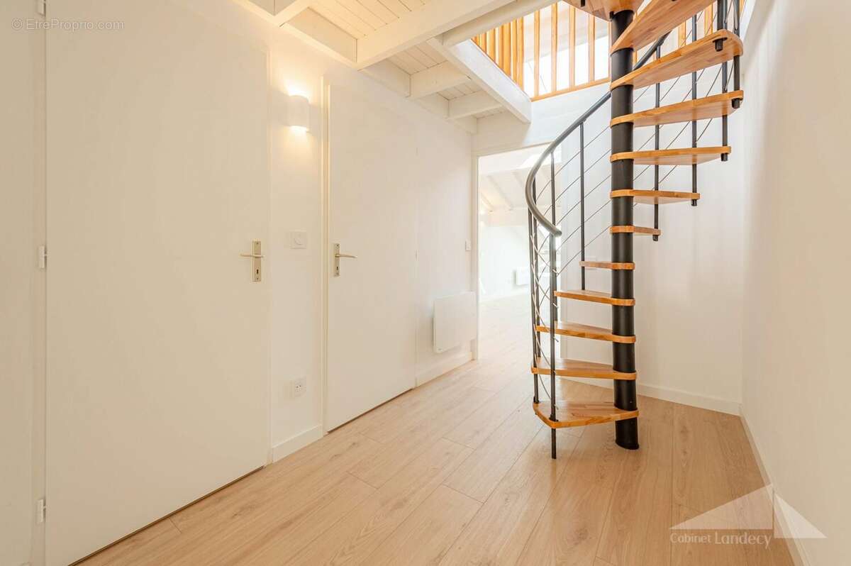 Appartement 74 m² à Chevry  - photo 5