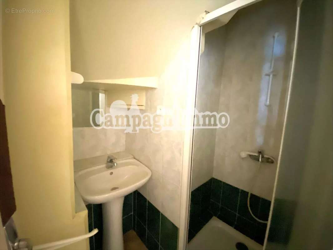 Maison à SAINT-CYR-DE-VALORGES