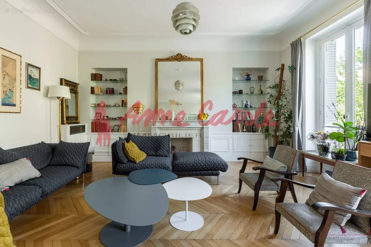 Appartement à PARIS-8E