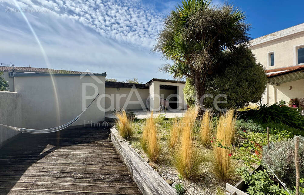 Maison à SAINT-GEORGES-DE-DIDONNE