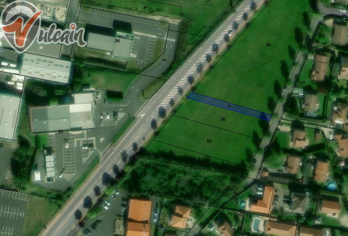 Terrain à PONT-DU-CHATEAU