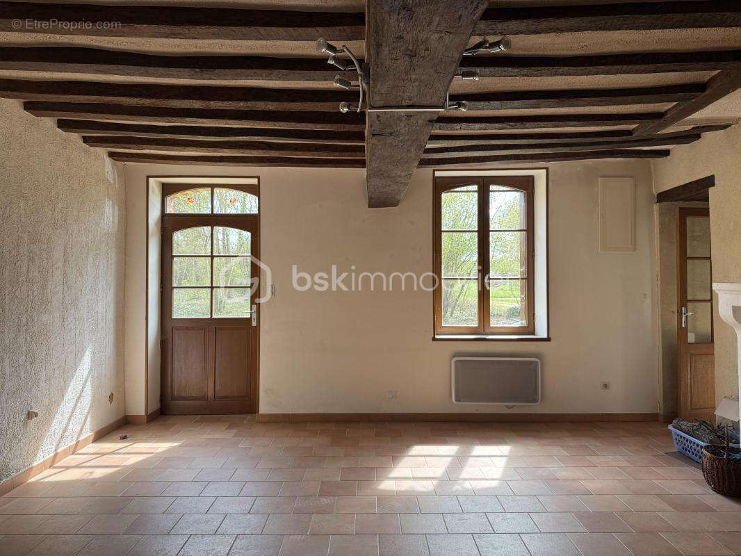 Grande longère avec dépendances sur parcelle de 4700 m² – Nogent-le-Bernard (35 min du Mans) - photo 6