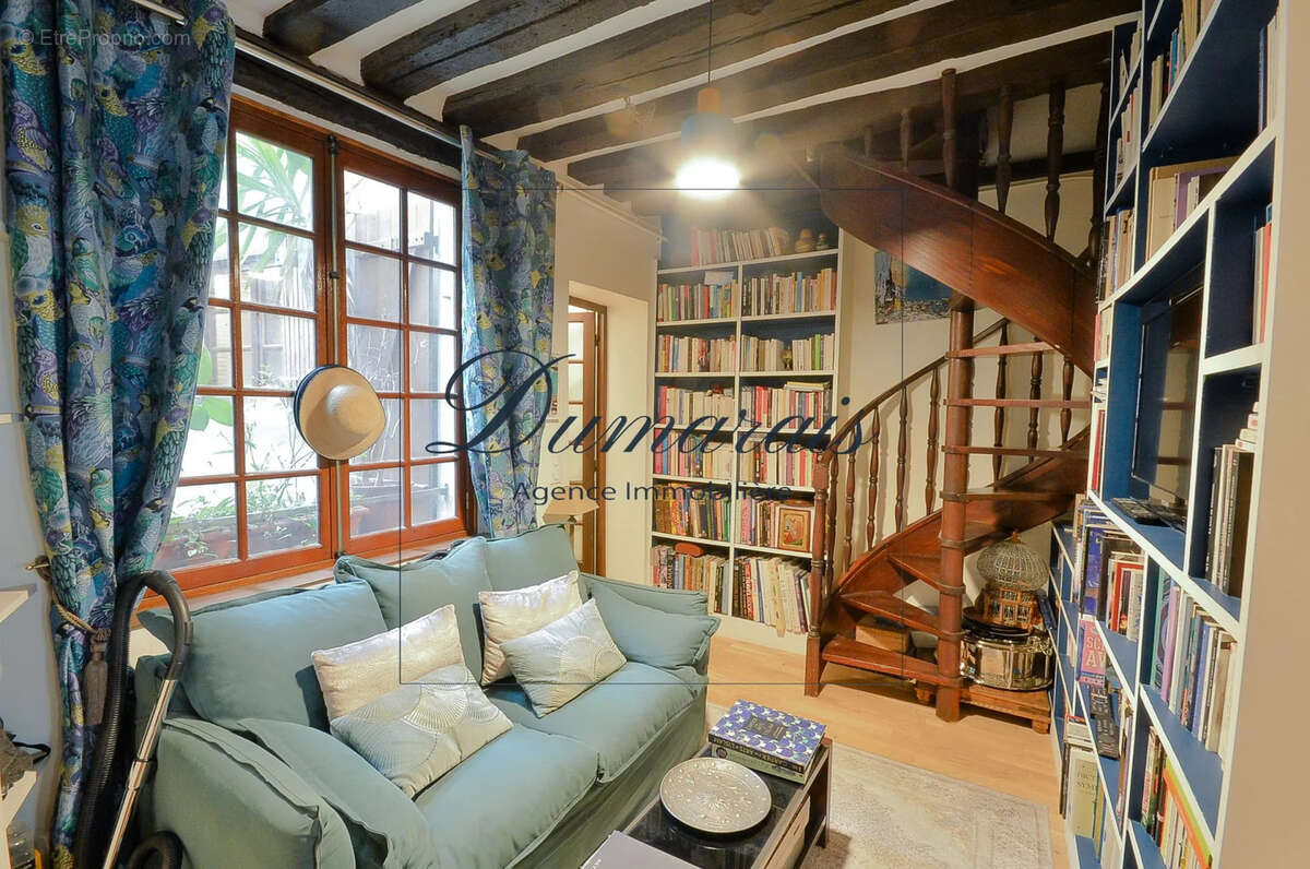 Appartement à PARIS-3E