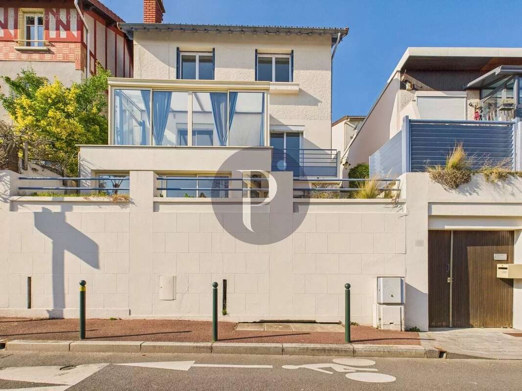 Maison à LE PLESSIS-ROBINSON