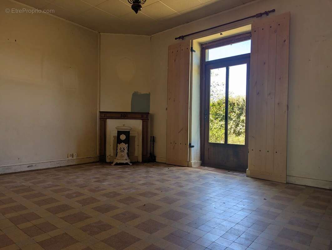 Charmante maison de campagne de 2 chambres avec de nombreuses granges au cœur de l'Indre - photo 5