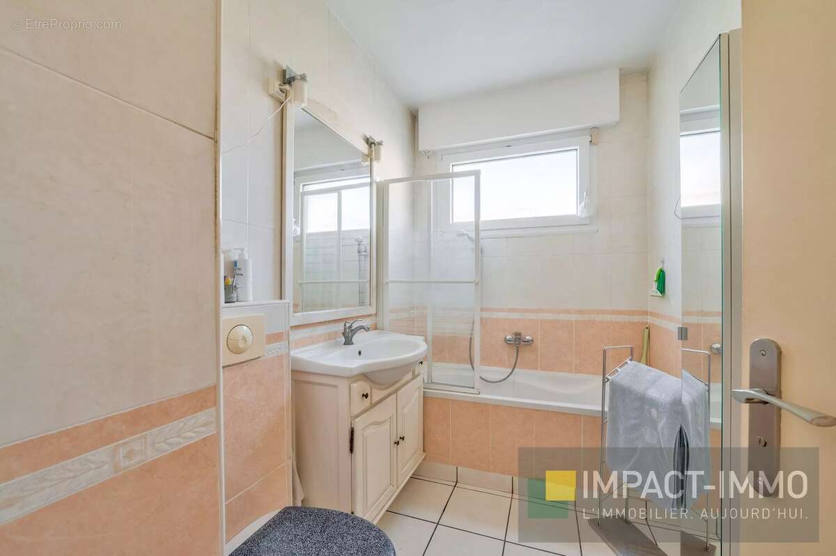 Appartement à COURBEVOIE