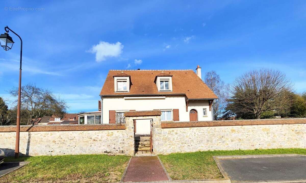 Maison à SIVRY-COURTRY