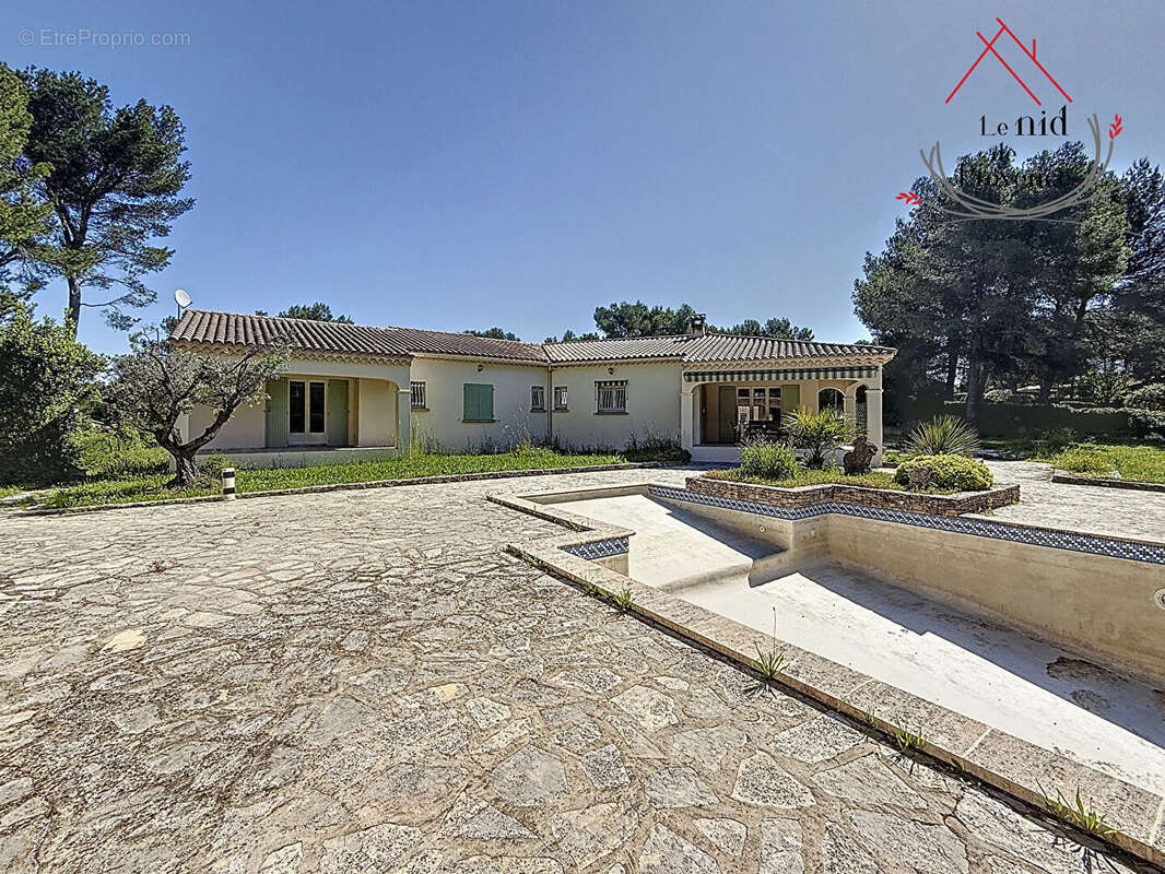 Maison à PERNES-LES-FONTAINES