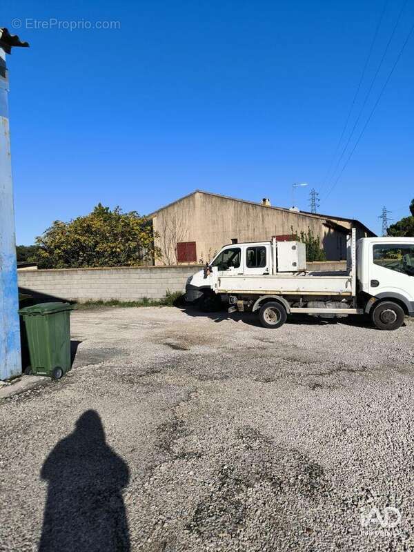 Photo 3 - Commerce à SORGUES