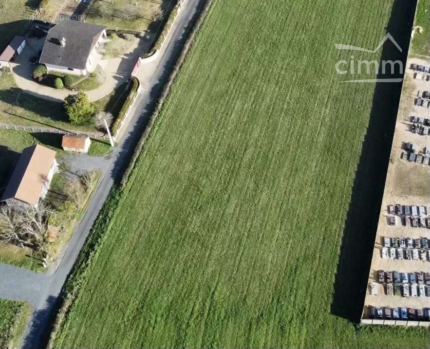 Terrain à DOMPIERRE-SUR-BESBRE