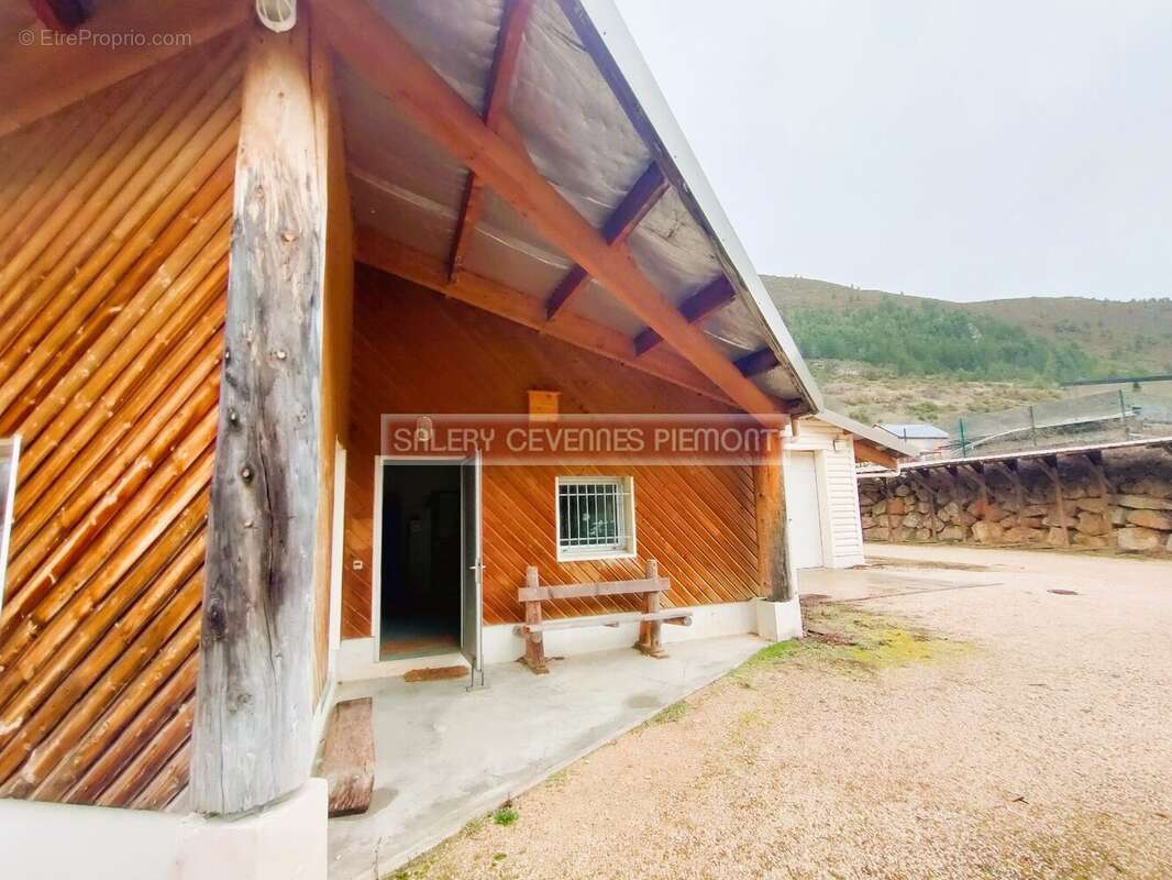 Commerce à MEYRUEIS