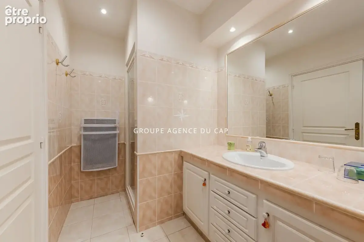 SOUS COMPROMIS  Maison Saint Raphael 5 pièce(s) 180 m2 - photo 11