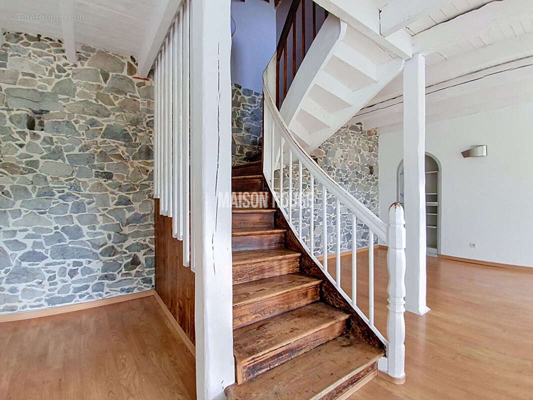 Le charme authentique et les volumes généreux qui font la différence - Maison à proximité du bourg de Yffiniac - photo 9