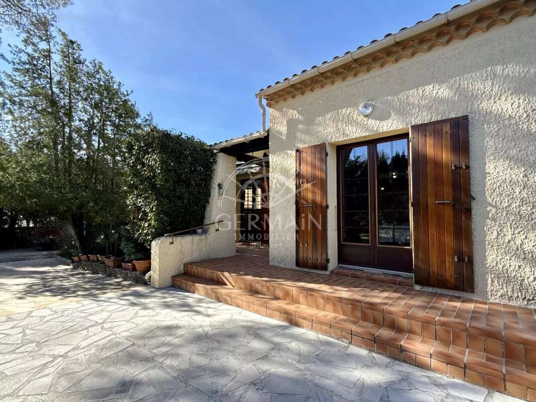 Maison à L'ISLE-SUR-LA-SORGUE