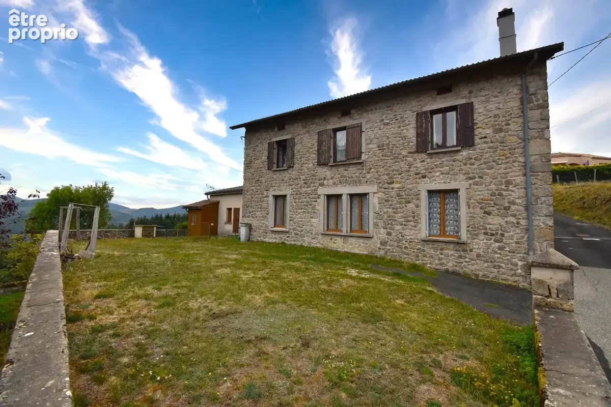 Maison 9 pièces 77 m² · à Rochepaule · 77 m² · 99 500 €