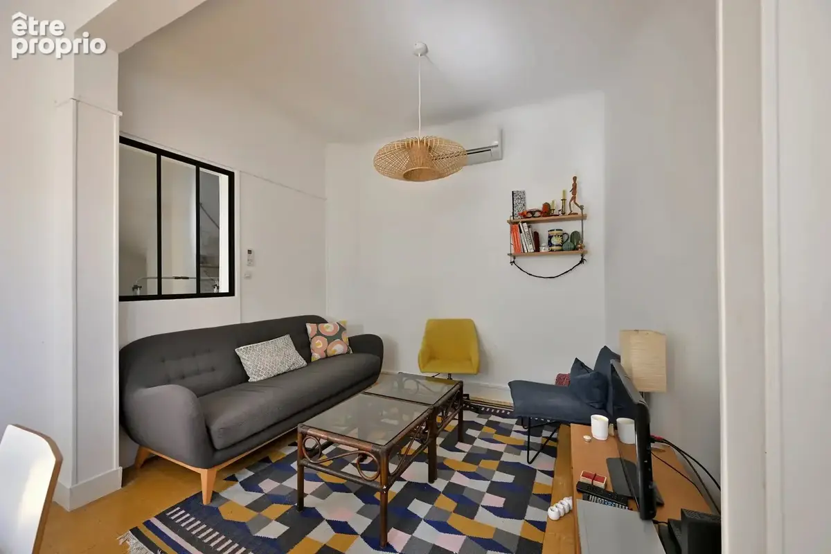 Exclusivité – Rare en centre historique : maison de ville/appartement avec patio! - photo 4