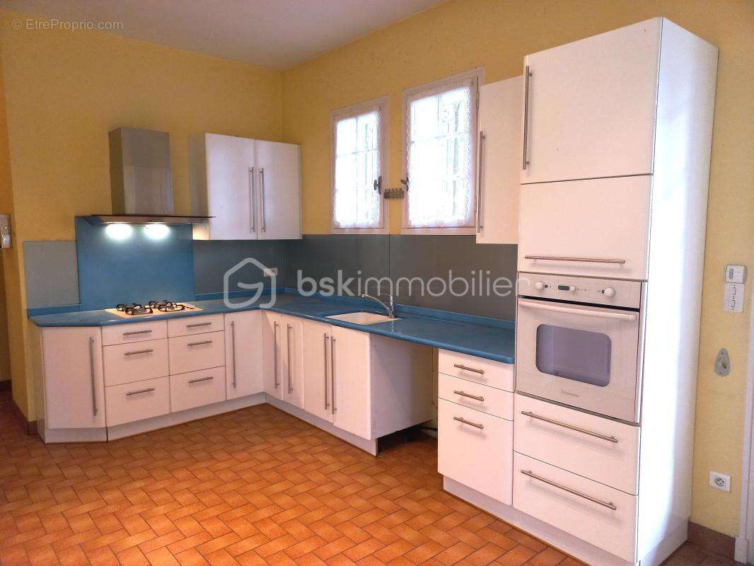 Maison traditionnelle spacieuse sur 2271 m² de terrain à Lourdes : votre havre de paix à découvrir ! - photo 3