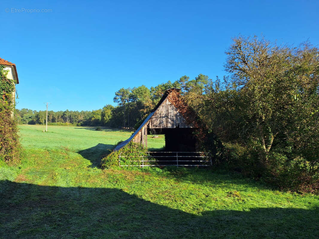 Maison à MAZEYROLLES