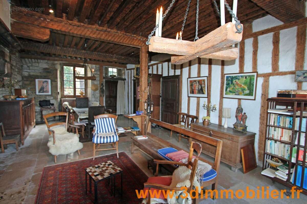 SEJOUR / SALON - Maison à LONS-LE-SAUNIER