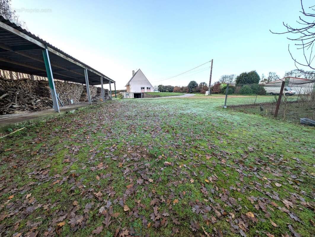 Propriété sur 27 hectares, maison 179 m2, bâtiments de 700 m2 salle de réception et 600 m2 garage - photo 16