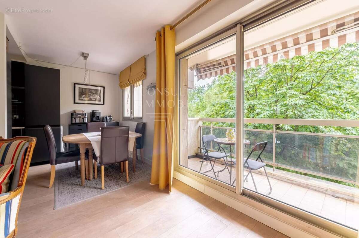 Appartement à PARIS-17E