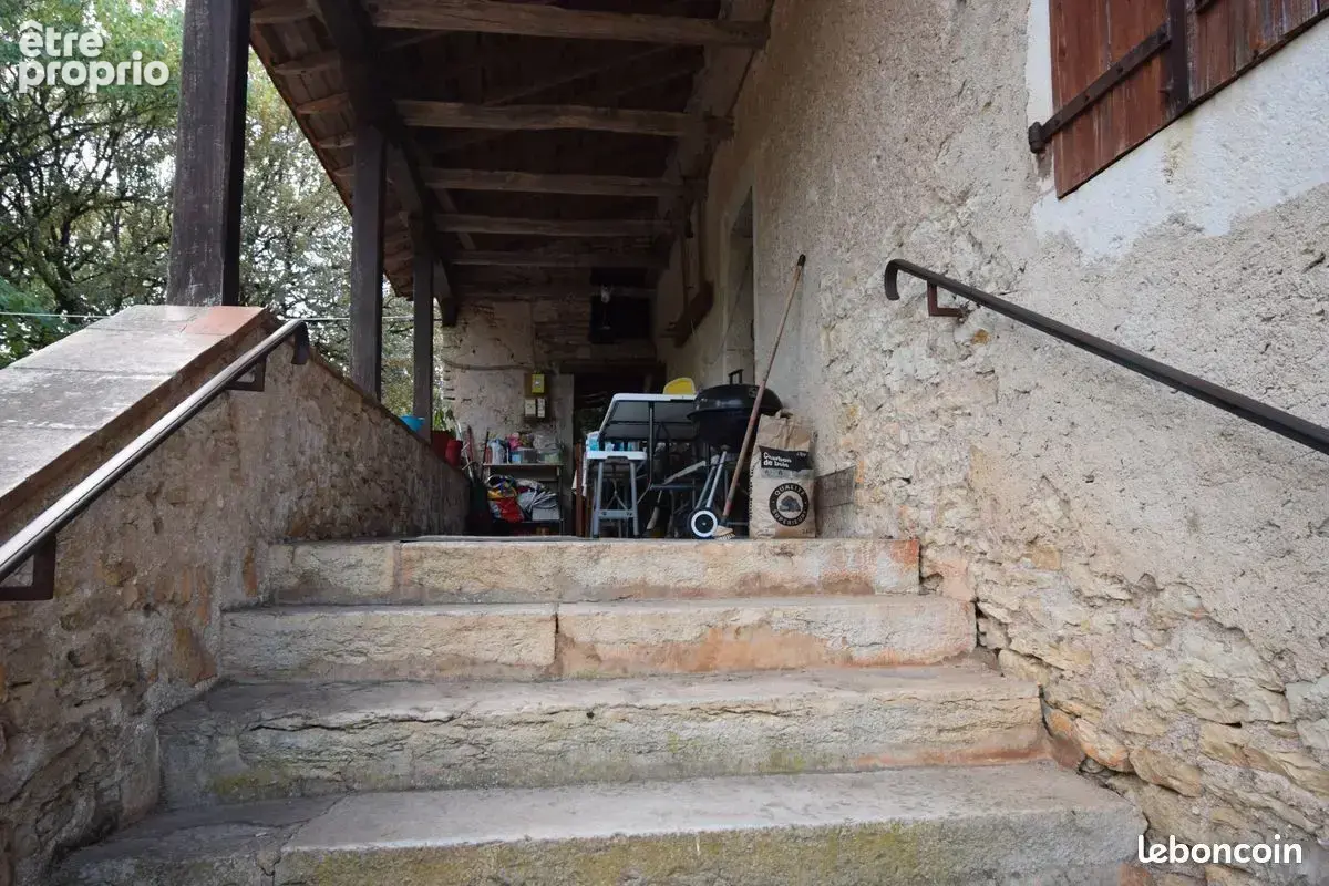  Accés à l' entrée de la maison 