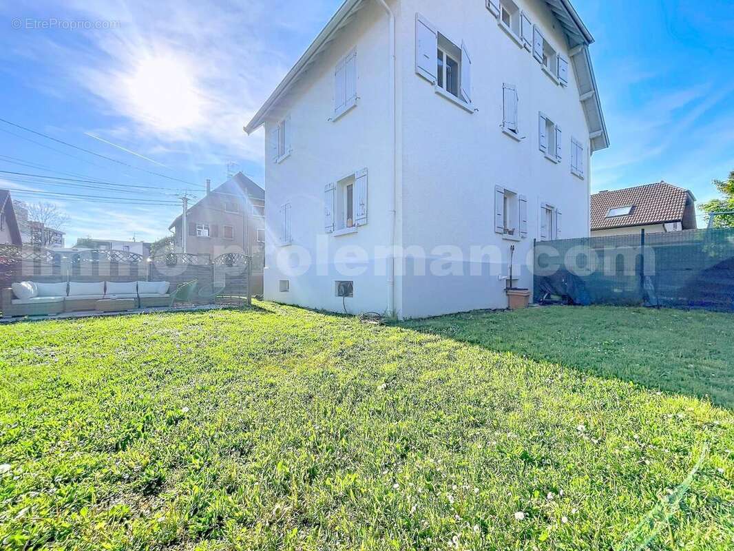 Appartement_T4_Gaillard_belle_superficie_prix_frontière_Suisse_direction_GENEVE_Tram_Ceva_vue_séjour_salon - Maison à AMBILLY