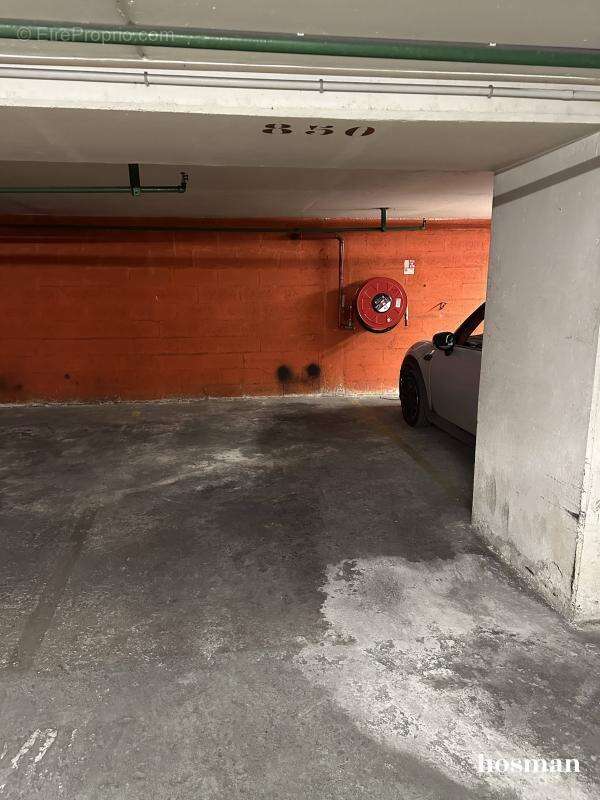 Parking à PARIS-3E