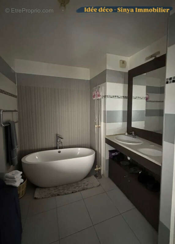 Appartement à SAINT-CLEMENT-DE-RIVIERE