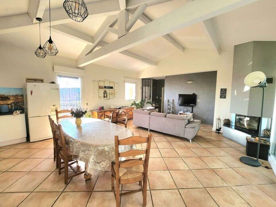 CHATEAU GOMBERT / MAISON D'HOTES 242 M² HABITABLE / - Maison à MARSEILLE-13E