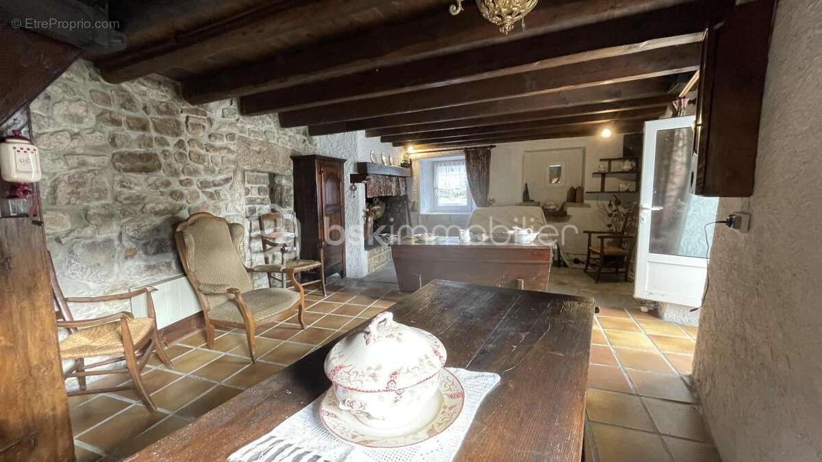 Maison à SAINT-LEGER-DU-MALZIEU