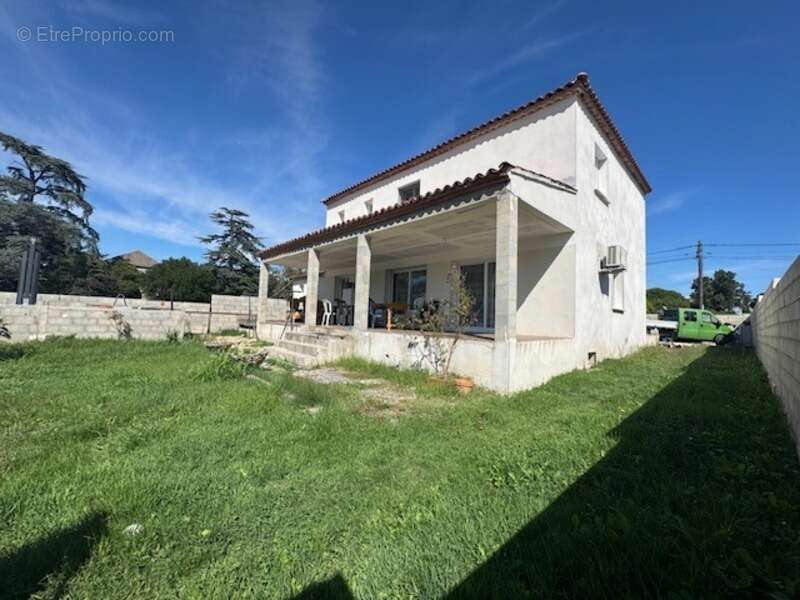 Maison à SAINT-HILAIRE-DE-BRETHMAS