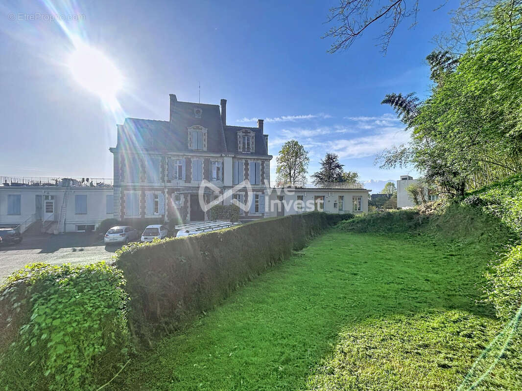 Appartement à NAY