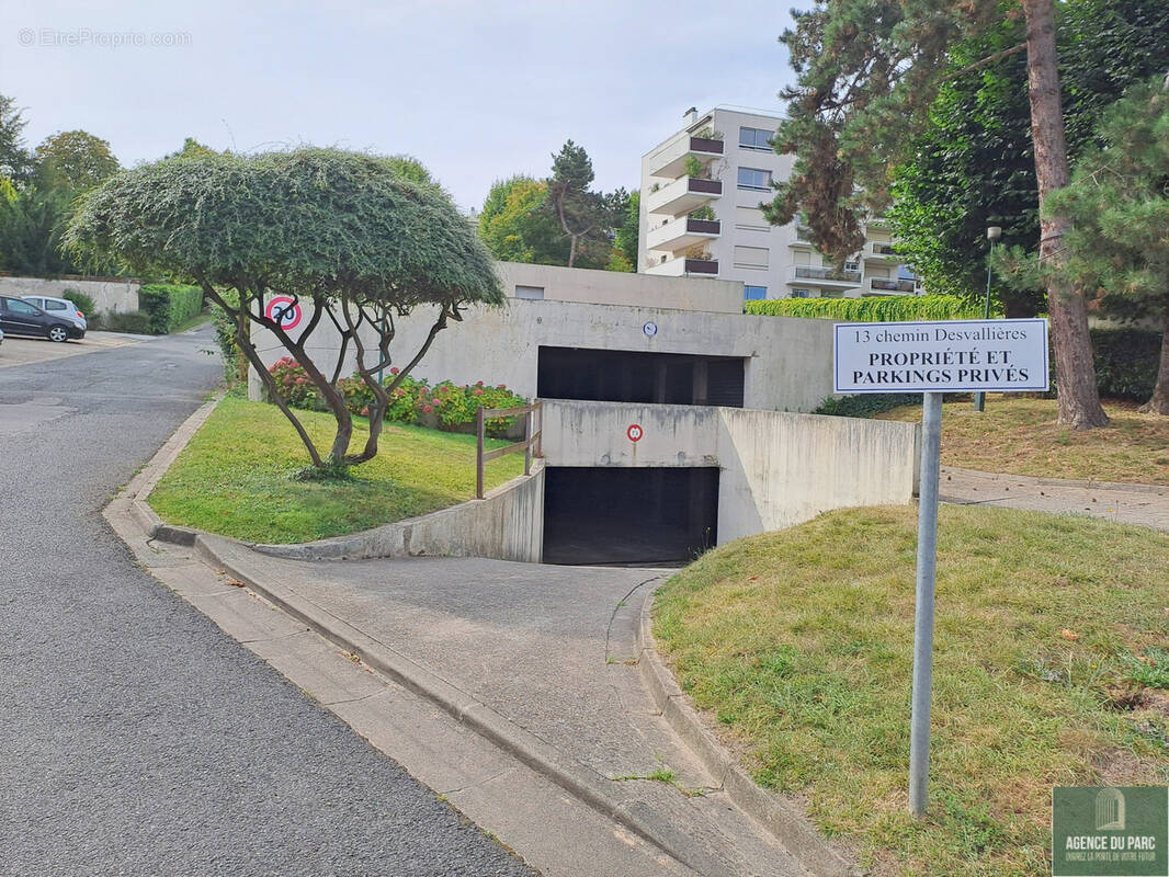 Parking à VILLE-D'AVRAY
