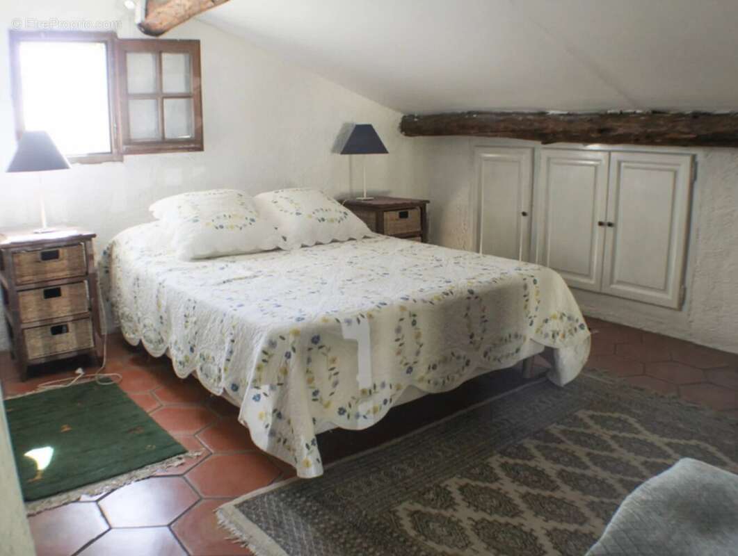 Maison à ENTRECASTEAUX