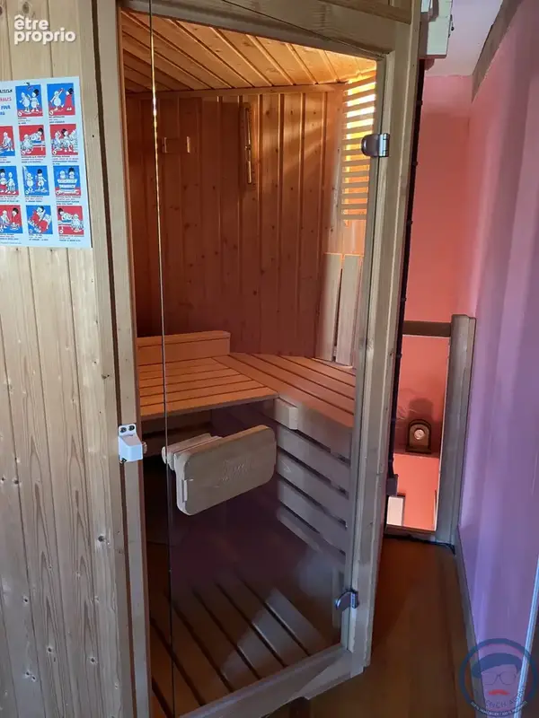 Maison en pierre de 189 M2, un Hangar de 600 m2 ,piscine, sauna au prix de 388 500 FAI. - photo 17