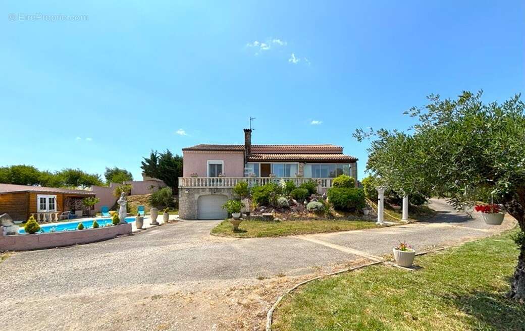 Maison à SAINT-ETIENNE-DE-FONTBELLON