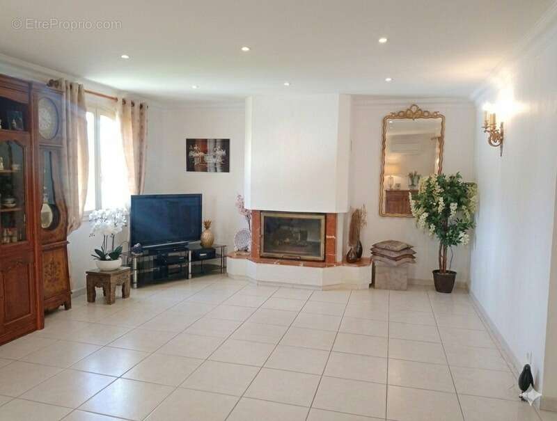 Maison à LA TOUR-DU-CRIEU