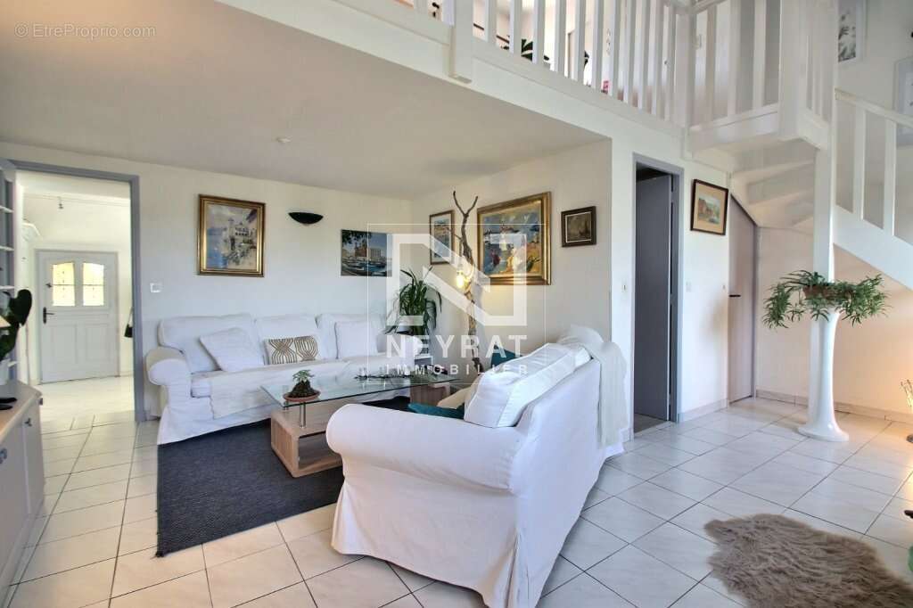 Mas en pierre a fayence var - magnifique jardin 3500m²  avec piscine - bassin et forage - photo 9