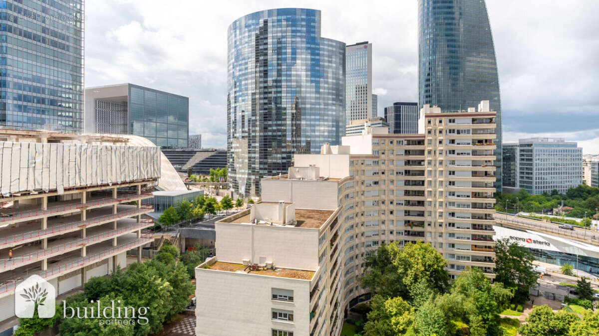 Appartement à COURBEVOIE