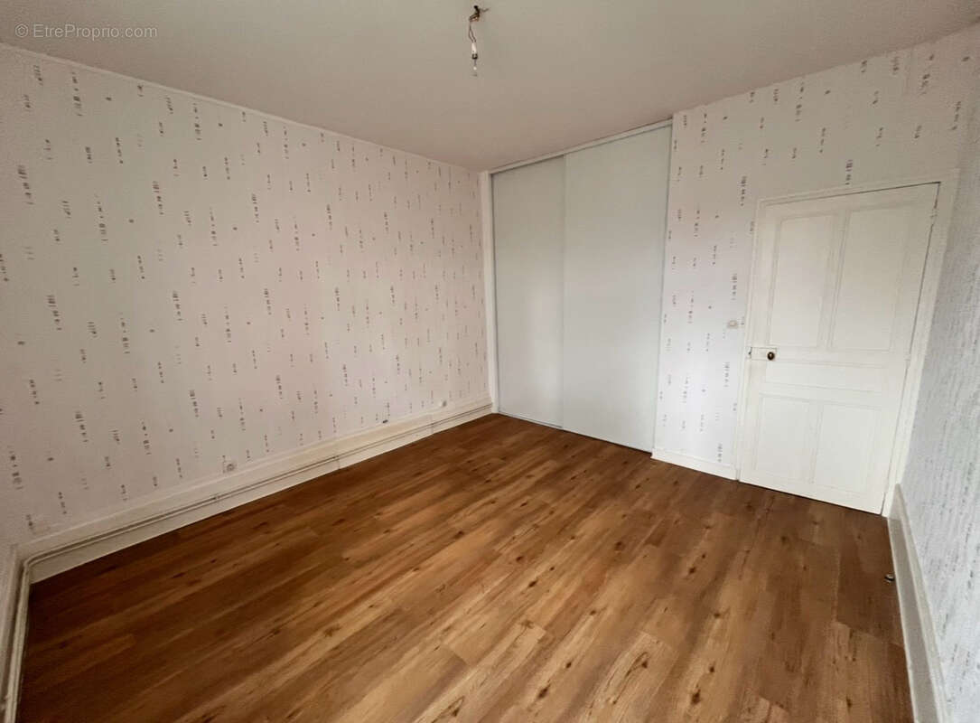 À Bourbon-Lancy (71), immeuble à vendre 105000 € - photo 7