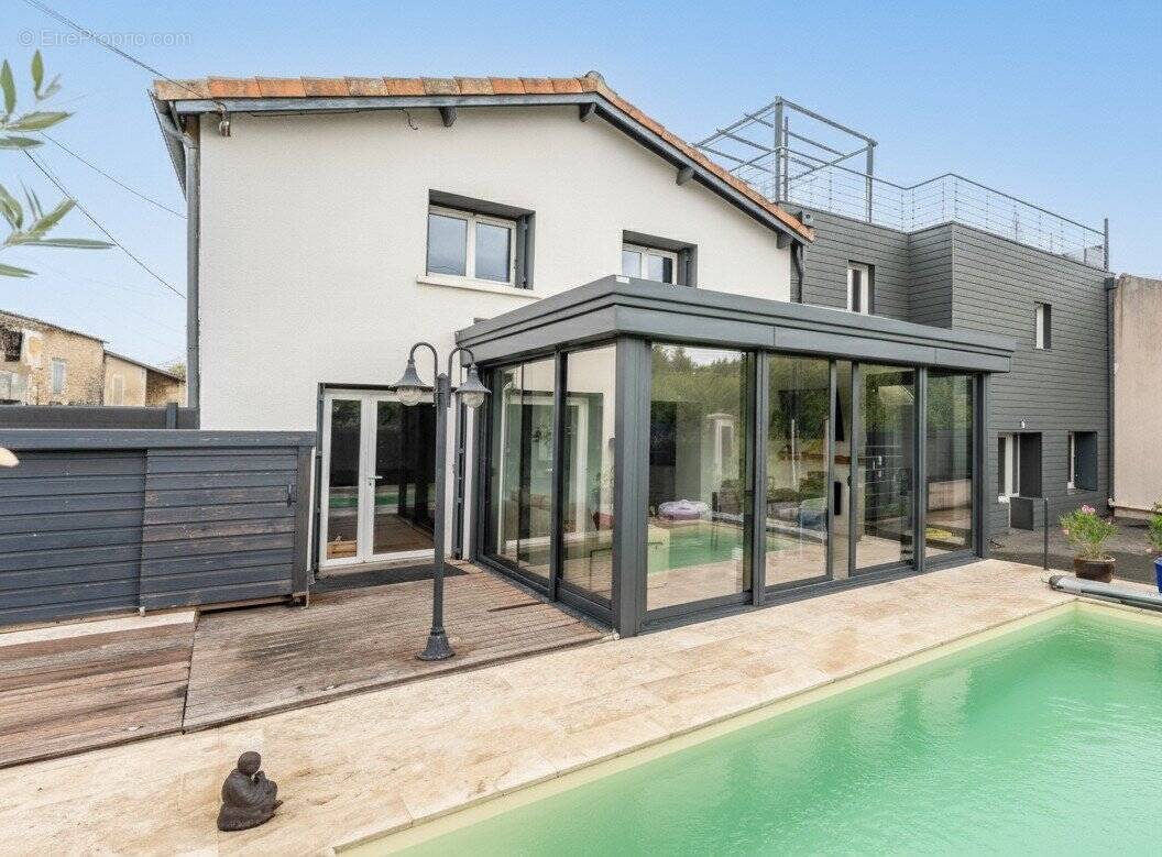 Maison à BRIZAMBOURG